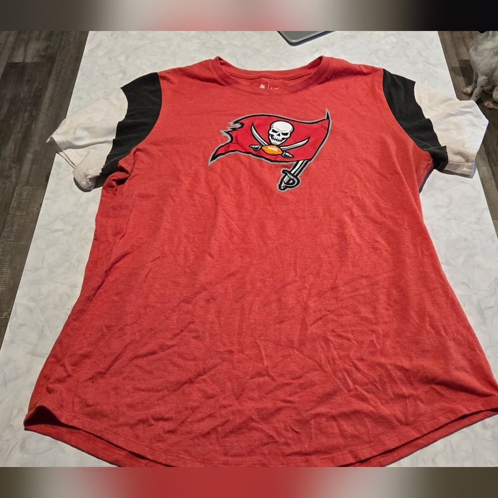 Nike Red NFL Team Tampa Bay Buccaneers Ladies Tshirt Size XL